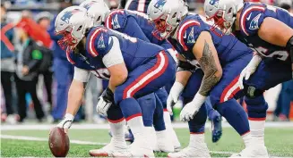  ?? Greg M. Cooper/Associated Press ?? New England Patriots center David Andrews prepares to hike the ball during the first half against the Kansas City Chiefs on Sunday.