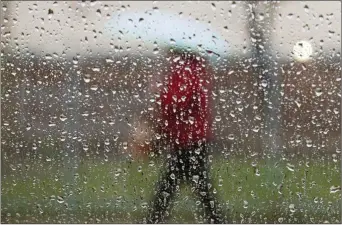  ?? Signal file photo ?? The first widespread rainfall for the Santa Clarita Valley is expected to hit early next week, according to National Weather Service officials. Temperatur­es are expected to have highs in the upper-60s and lows in the high-70s.