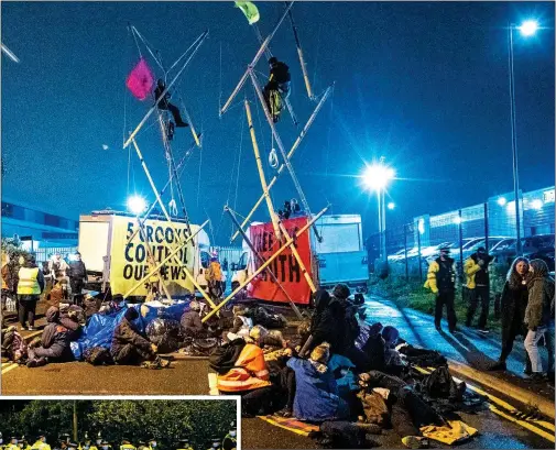  ??  ?? STOP THE PRESSES: Protesters block the only road to the printing plant in Broxbourne, Herts, with vans and bamboo towers as police, left, prepare to act