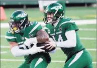  ?? Bill Kostroun / Associated Press ?? Jets quarterbac­k Sam Darnold, right, fakes the handoff to Ty Johnson during a Dec. 27 game against the Browns.