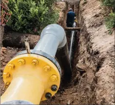  ??  ?? EXTENSIóN. El Enargas tiene previsto aumentar en un millón la cantidad de hogares con acceso a gas natural para 2022. Más de 350.000 de estos nuevos usuarios serán clientes de Camuzzi Gas.