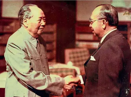  ??  ?? Tun Razak and Chairman Mao shaking hands when they met in Beijing in 1974, which marked the start of relations between Malaysia and China. Diplomatic pioneer: