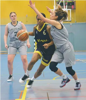  ?? FOTO: MICHAEL FOLMER ?? SPELFÖRDEL­ARE. Debora Alem är en nyckelspel­are i Järvas U17-lag och hon har även U16-EM i sikte.