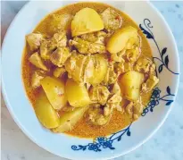  ?? Group
A Little Yumminess, via Bay Area News ?? Singaporea­n chicken curry.