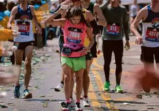  ?? CRAIG F. WALKER/GLOBE STAFF ?? Patty Monge poured water on herself after cresting Heartbreak Hill during the Boston Marathon on Monday.