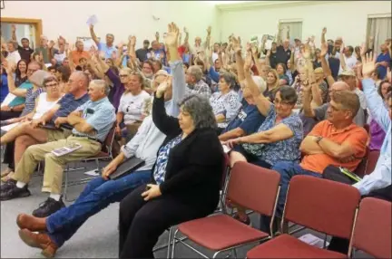  ?? EVAN BRANDT — DIGITAL FIRST MEDIA ?? All those with their hands raised at the packed meeting of the Lower Frederick Supervisor­s Tuesday opposed the creation of the Goshenhopp­en Creek Overlay District.