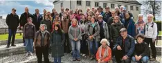  ?? Foto: Christine Reineking ?? In Oberdießen wurde am 1. Mai nicht nur ein Baum aufgestell­t, sondern auch die zwanzigjäh­rige Partnersch­aft zwischen der Gemeinde, dem italienisc­hen Ort Dimaro und dem französisc­hen Orgerus gefeiert.