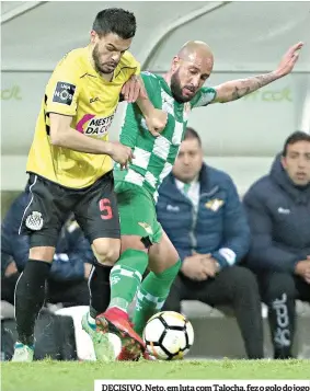  ??  ?? DECISIVO. Neto, em luta com Talocha, fez o golo do jogo