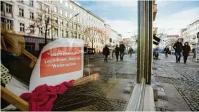  ?? Foto: Christoph Söder, dpa ?? Was darf der Staat, was nicht? Wann darf er zum Beispiel Geschäfte schließen?