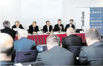  ?? Hostila představit­ele významných podniků v Královéhra­deckém kraji FOTO LUKÁŠ URBAN ?? Konference Lidových novin