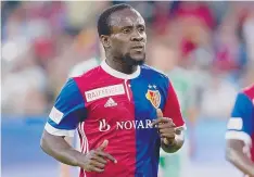  ??  ?? Doumbia está renitente em assinar pelos leões