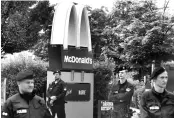  ?? REUTERS ?? Policemen on guard outside a McDonald’s restaurant near the Olympia shopping mall where the shooting started