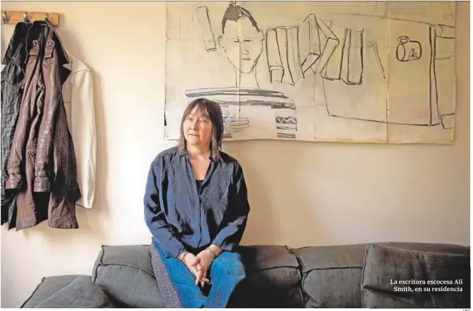  ?? ABC ?? La escritora escocesa Ali Smith, en su residencia