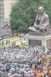  ??  ?? ▪ Karnataka Congress and JD(S) MLAs stage a dharna in front of the Gandhi statue near the assembly in Bengaluru on Thursday.