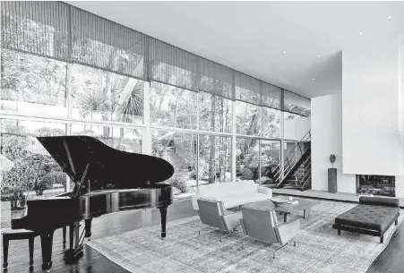  ?? SHOOTING L.A. ?? Film producer and New York Giants executive Steve Tisch paid $10.05 million US for the home of late music manager Jordan Feldstein. The Internatio­nal-style home, designed by Robert Skinner and built in 1962, features strong horizontal lines,...