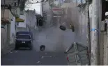  ?? ?? La police a procédé mercredi à une explosion contrôlée d'un véhicule stationné dans un quartier de la prison El Inca, à Quito