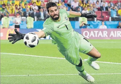  ?? FOTO: EFE ?? Alisson jugó el Mundial con Brasil y ahora está de vacaciones esperando saber en qué equipo jugará la próxima temporada