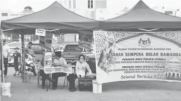  ??  ?? File photo of Health Department staff manning their station at a Ramadan Bazaar.