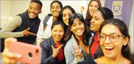  ?? Picture: David Ritchie/African News Agency/ANA ?? ROLE MODEL: Student Bibi Lockhat, right),taking a selfie with her friends and 2 INSV Tarini crew members. Some of the crew met with University of the Western Cape tudents at the School of Public Health building. The all-woman crew, led by Lieutenant...