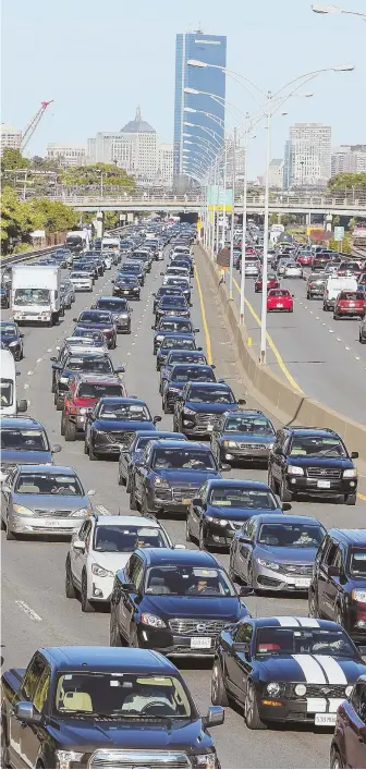  ?? STAFF PHOTO BY NICOLAUS CZARNECKI ?? TOLL TROUBLE: A ‘pilot program’ included in the state budget would cut toll costs for commuters during non-rush-hour trips.