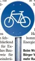  ?? Foto: Kaya ?? Beim Workshop in Neusäß können Bürger Verbesseru­ngsvorschl­äge für mehr Radwege einbringen.