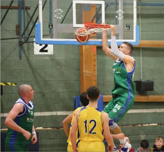  ?? Photo by Domnick Walsh ?? Goran Pantovic dunks the ball for Irish TV Tralee Warriors, watched by Kieran Donaghy, during the Kerry club’s Superleagu­e win over DCU Saints at the Tralee Sports Complex last Saturday evening.