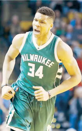 ??  ?? El griego Giannis Antetokoun­mpo es la gran estrella de los Bucks de Milwaukee.