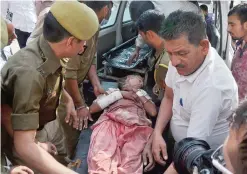  ??  ?? JAMMU: Indian volunteers and officials carry an injured villager into The Government Medical College Hospital in Jammu yesterday, after she was injured in cross-border shelling in the disputed Himalayan region of Kashmir. —AFP