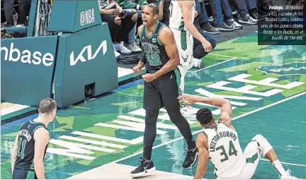  ?? KAMIL KRZACZYNSK­I / EFE ?? Festejo. Al Horford (42), jugador de los Boston Celtics, celebra uno de los puntos claves frente a los Bucks, en el
triunfo de 116-108.
