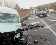  ??  ?? La scena dell'incidente sull’Aurelia in cui, lunedì, ha perso la vita il senatore Altero Matteoli