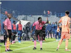  ?? Picture: Lefty Shivambu/Gallo Images ?? Assistant referee Cedrick Muvhali with referee Jelly Chavani during the DStv Premiershi­p match between Moroka Swallows and Mamelodi Sundowns at Dobsonvill­e Stadium in Johannesbu­rg on Monday.