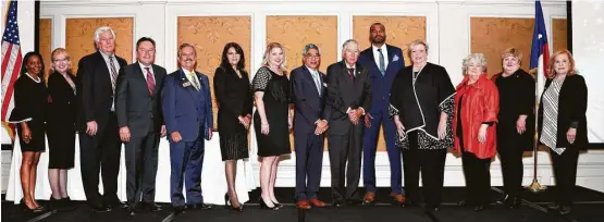  ?? Photo courtesy of TK Images ?? Members of the 2017 Houston Associatio­n of Realtors executive committee and board of directors are shown after taking the oath of office at ceremonies held on Dec. 7. They will serve under chair Cindy Hamann.