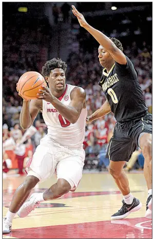  ?? NWA Democrat-Gazette/ANDY SHUPE ?? Arkansas’ Jaylen Barford (left) drives to the lane as he is pressured by Vanderbilt’s Saben Lee during the first half Saturday at Walton Arena in Fayettevil­le. Barford scored 16 points as the Razorbacks won 72-54.