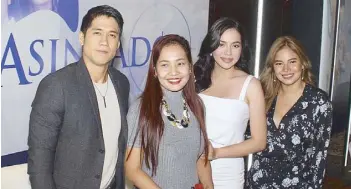  ??  ?? lead stars Aljur Abrenica, Julia Montes and Louise delos Reyes smile for the camera with an advertiser Asintado