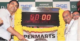  ?? PHOTO: SURYAKANT NIWATE ?? Neville Noronha (left), MD and CEO, D-Mart, and Radhakisha­n S Damani, founder, D-Mart, at the IPO listing ceremony of Avenue Supermarts in Mumbai on Tuesday