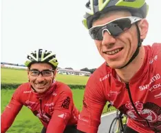  ??  ?? Die Stimmung auf den letzten Kilometern war gut, wie dieses Selfie von Michael Reit mayer (rechts) und Andreas Rotunno beweist.