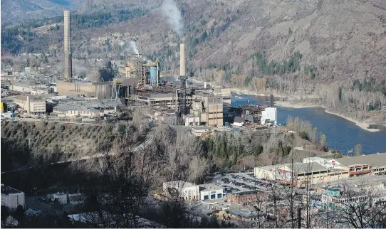  ?? DARRYL DYCK/THE CANADIAN PRESS FILES ?? Teck’s smelting and refining complex in Trail, B.C. Teck has been able to withstand a brutal commodity bear market by slashing costs.