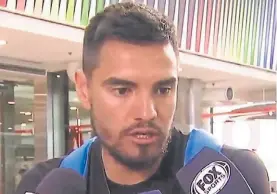  ??  ?? Antes de partir. En Ezeiza, Romero contestó los dichos de Icardi.