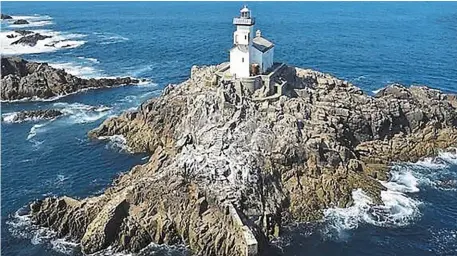  ?? | PHOTO : ARCHIVES OUEST-FRANCE ?? Le phare de Tévennec est situé dans le Finistère, à l’extrême ouest de la Bretagne.