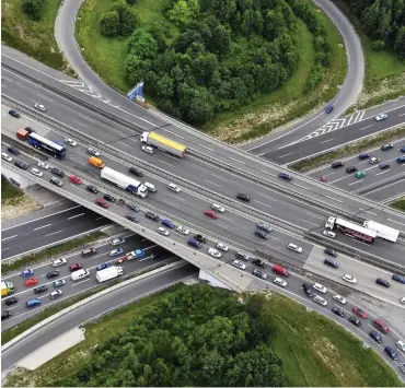  ?? Foto: obs/ADAC/euroluftbi­ld.de| ?? Alltag auf den Autobahnen