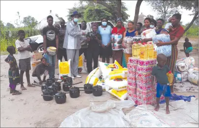  ?? Photo: Aron Mushaukwa ?? Supported… Officials from the Zambezi Regional Council handover donated items to the family of 54 at Sihemba.