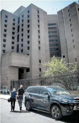  ?? AP ?? Investigan fallas dentro del presidio ubicado en Manhattan.