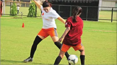  ?? PHOTO: SHYAMOLEE MADHAVI NITIN ?? Cequin conducts football training for young girls in Jamia Nagar.