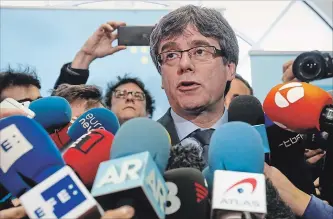  ?? DARIO PIGNATELLI BLOOMBERG FILE PHOTO ?? Catalan leader Carles Puigdemont speaks in Brussels in January. He fled to Belgium to avoid arrest. He said the decision exposed “huge shortcomin­gs” in the Supreme Court’s legal case against the separatist­s.