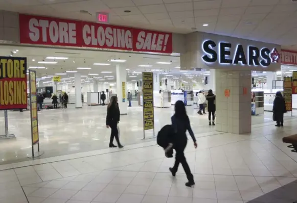  ?? RICHARD LAUTENS/TORONTO STAR FILE PHOTO ?? When the final Sears Canada stores closed their doors in January, it marked the end of more than 65 years for the chain in Canada.