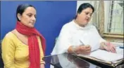  ??  ?? Randeep Kaur with her advocate Navjot Kaur Chabha in Amritsar on Monday. SAMEER SEHGAL/HT