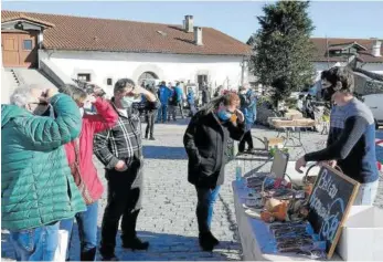  ?? Foto: N.M. ?? El mercado itinerante de Mendialdea, en su parada en Baraibar el pasado año.