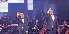  ??  ?? Figuras. Amaury Sánchez y Fernando Villalona combinaron sus talentos para un concierto sinfónico, la noche del miércoles, en el Teatro Nacional.