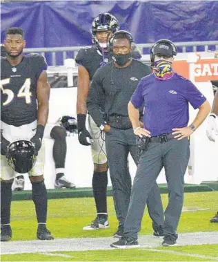  ?? JERRY JACKSON/BALTIMORE SUN ?? The Ravens sideline looks on in the fourth quarter as the Chiefs head toward a 34-20 victory.