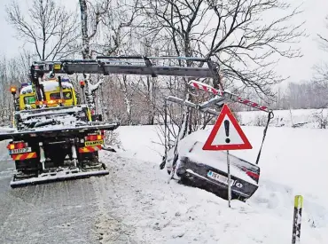  ?? BILD: SN/ÖAMTC ?? So soll der Ausflug auf winterlich­en Straßen nicht enden.